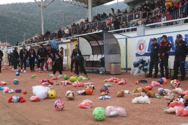Depremzede Çocuklar İçin Oyuncak Toplandı