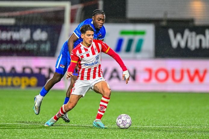 Fethiyespor’da Orta Sahaya Takviye