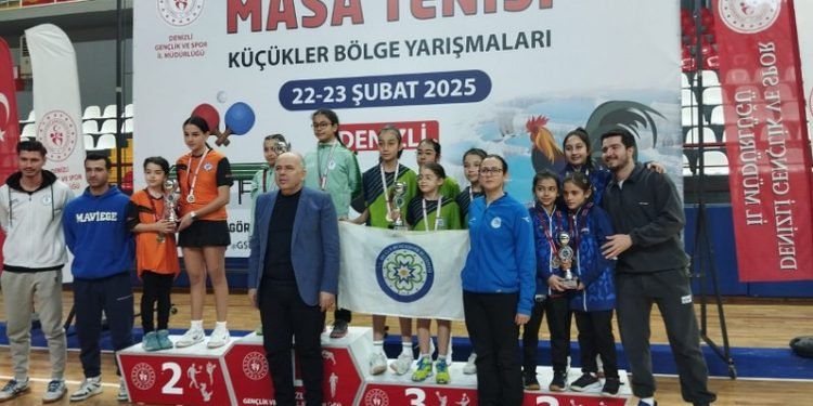 Büyükşehir Masa Tenisi Takımı 57 Takım Arasında Üçüncü Oldu