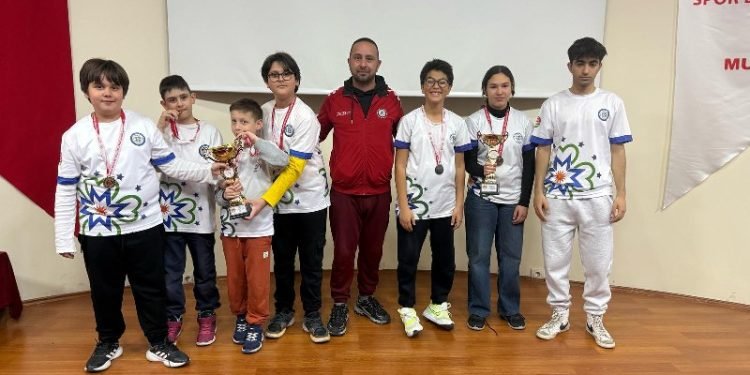 Büyükşehir Sporcularından Satrançta Çifte Başarı