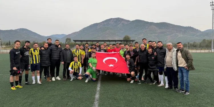 Maç Öncesi Türk Bayrağı Açıldı
